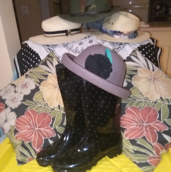 ACCESSORIES OF ALL SORTS - Picture 11 of 13